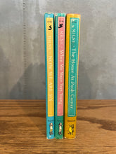 Load image into Gallery viewer, Winnie-The-Pooh, set of 3, 1961 Edition
